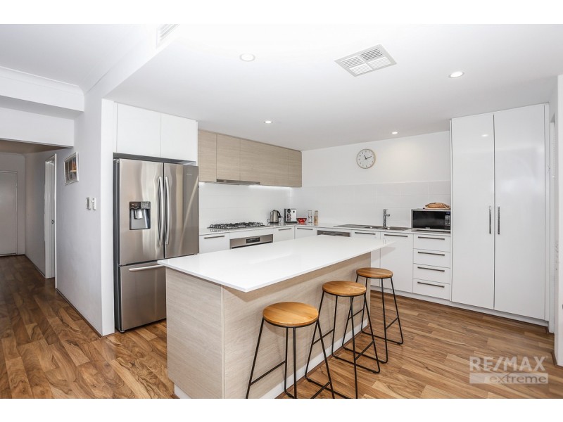 12 Broach Way, Alkimos WA 6038