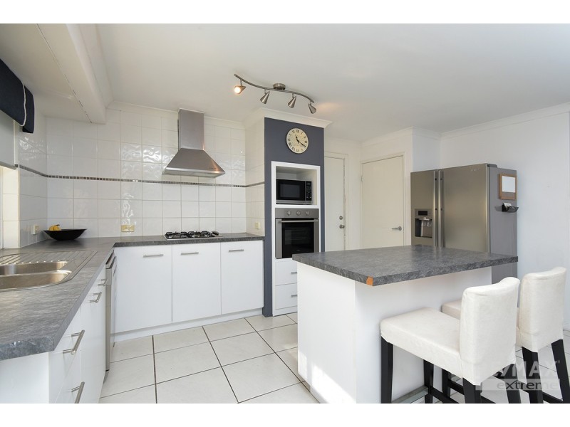 28 Crosthwait Circle, Tapping WA 6065