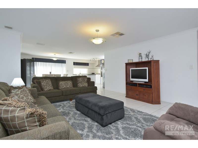 28 Crosthwait Circle, Tapping WA 6065