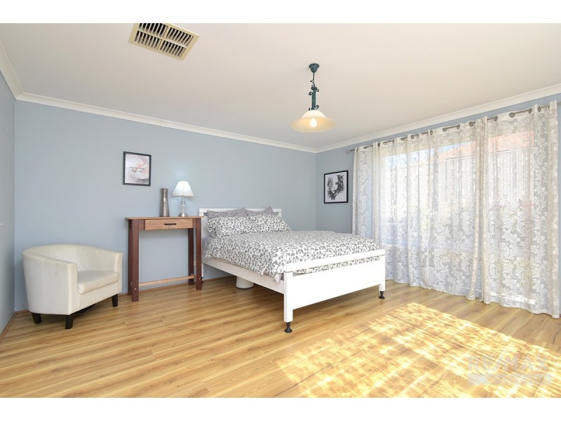 28 Crosthwait Circle, Tapping WA 6065