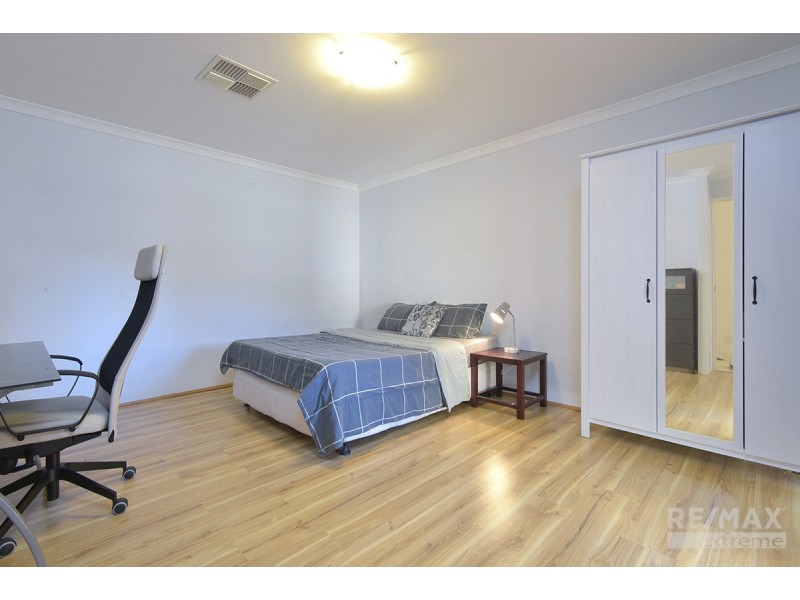 28 Crosthwait Circle, Tapping WA 6065