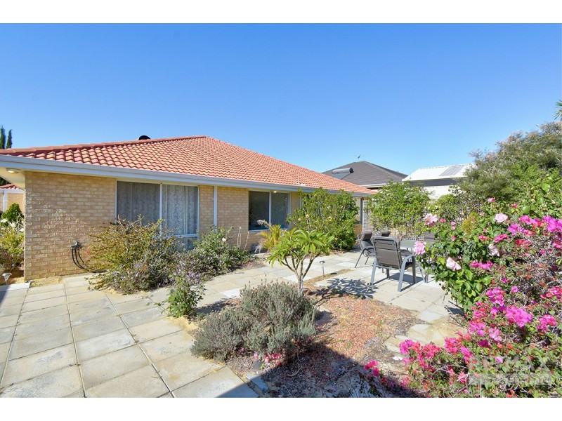 28 Crosthwait Circle, Tapping WA 6065