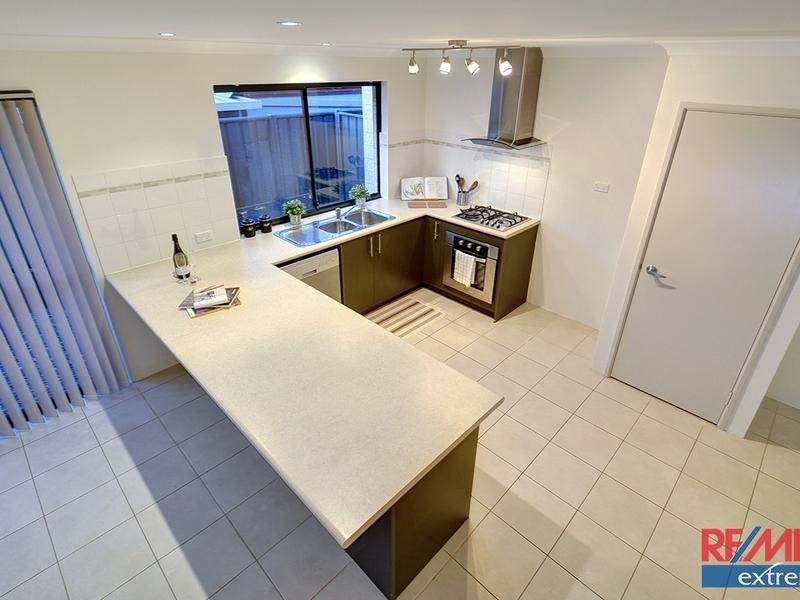 8 Boldwood Road, Banksia Grove WA 6031