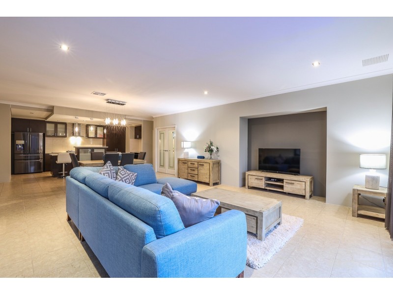 194 Lagoon Drive, Yanchep WA 6035