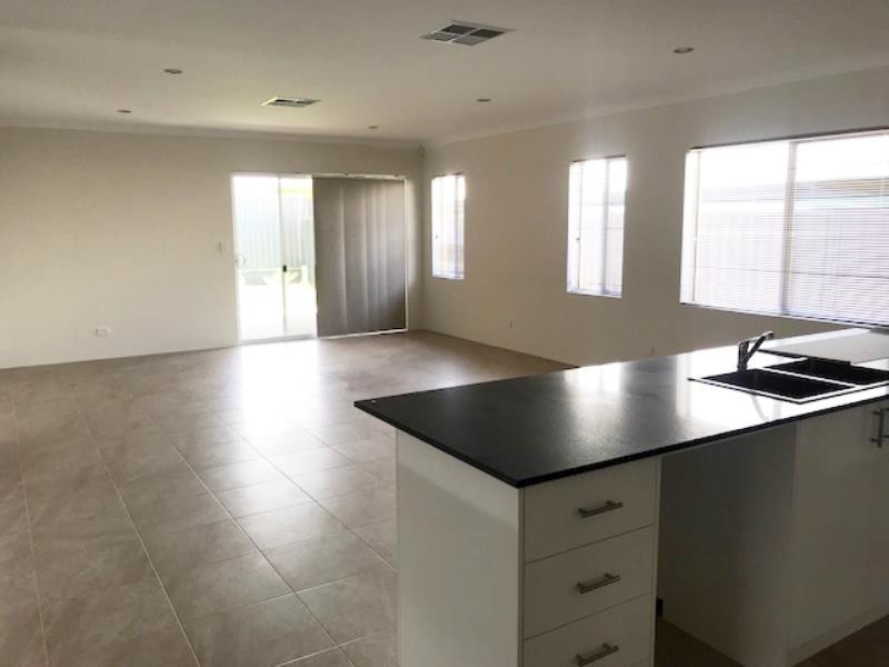 7 Lambent Road, Eglinton WA 6034