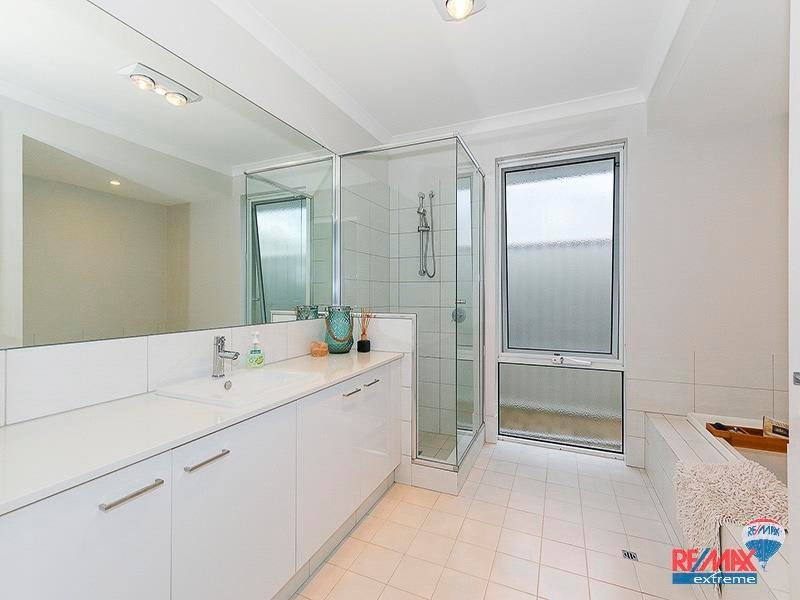 4 Chine Way, Alkimos WA 6038