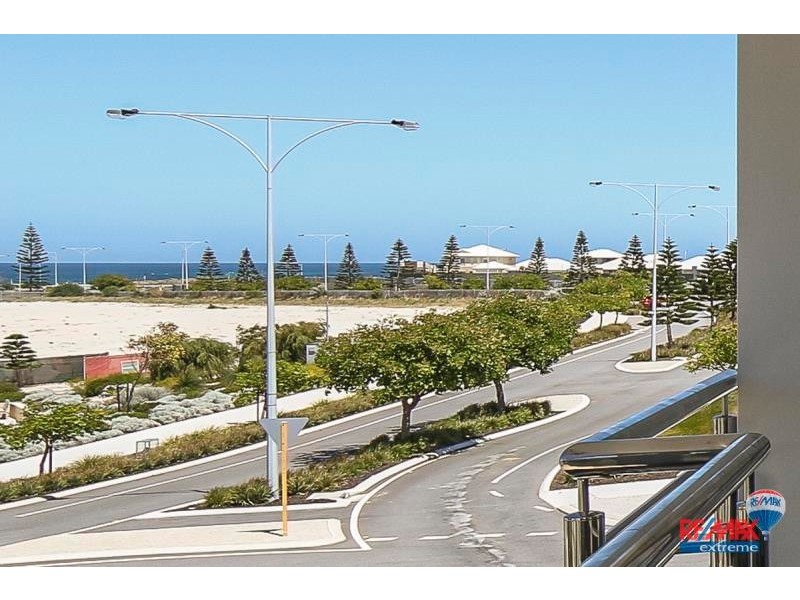 74 Reflection Boulevard, Jindalee WA 6036