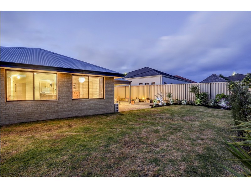 24 Landbeach Boulevard, Butler WA 6036