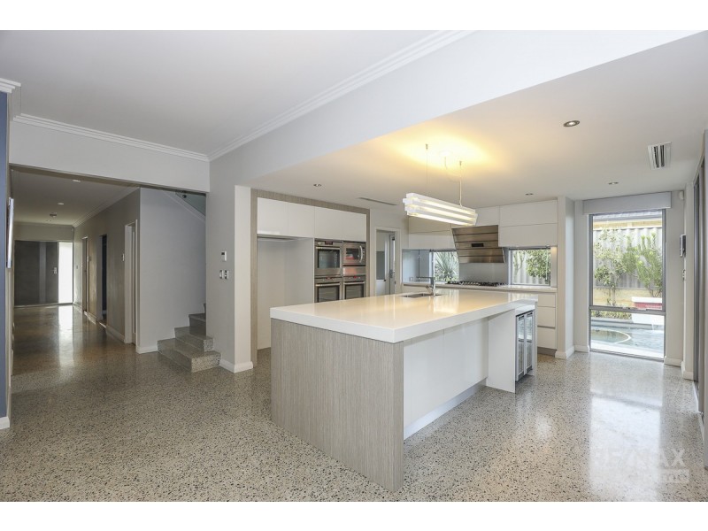 11 Blackpool Promenade, Iluka WA 6028