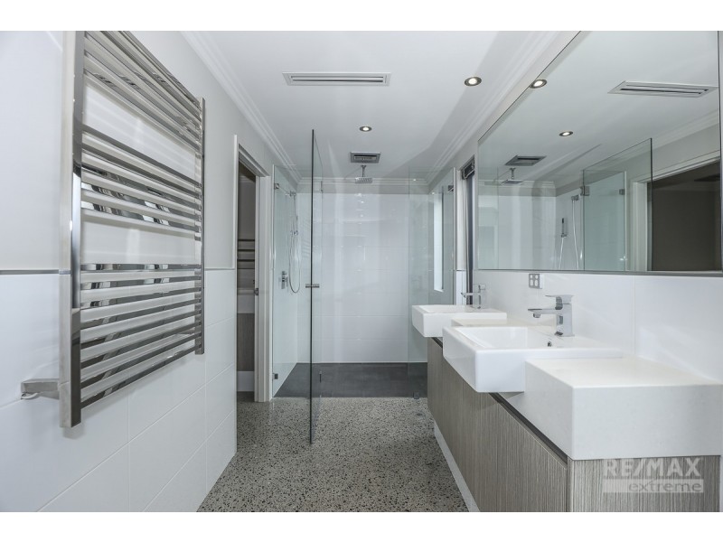 11 Blackpool Promenade, Iluka WA 6028