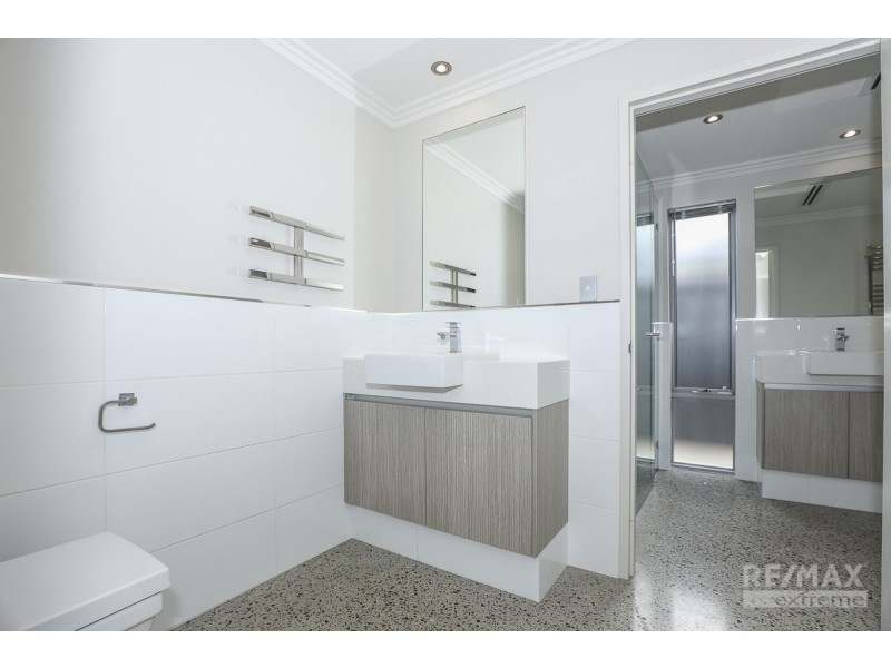 11 Blackpool Promenade, Iluka WA 6028