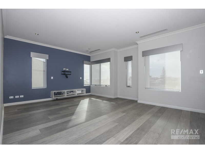 11 Blackpool Promenade, Iluka WA 6028