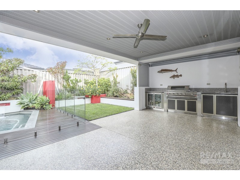 11 Blackpool Promenade, Iluka WA 6028