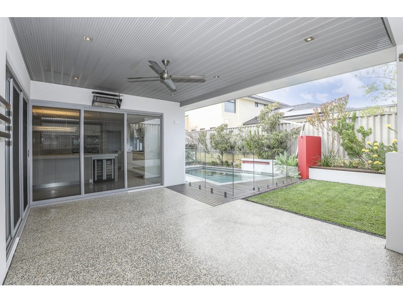 11 Blackpool Promenade, Iluka WA 6028