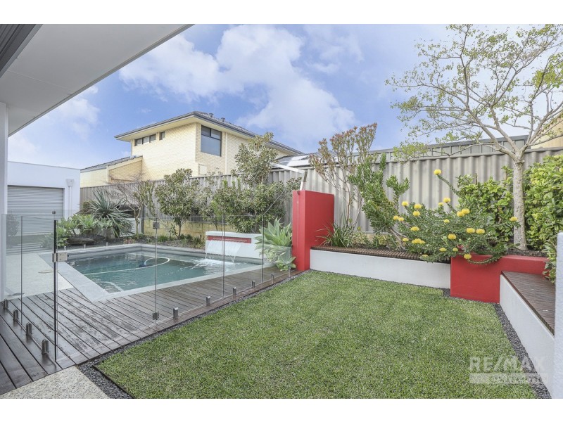 11 Blackpool Promenade, Iluka WA 6028