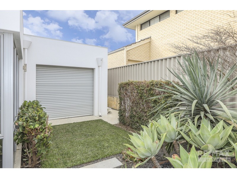 11 Blackpool Promenade, Iluka WA 6028