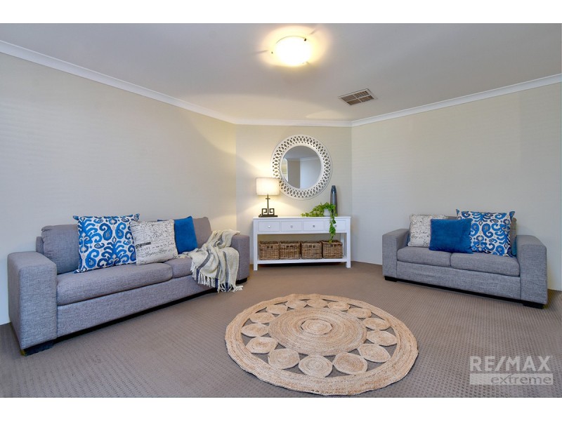 11 Shiralee Bend, Carramar WA 6031