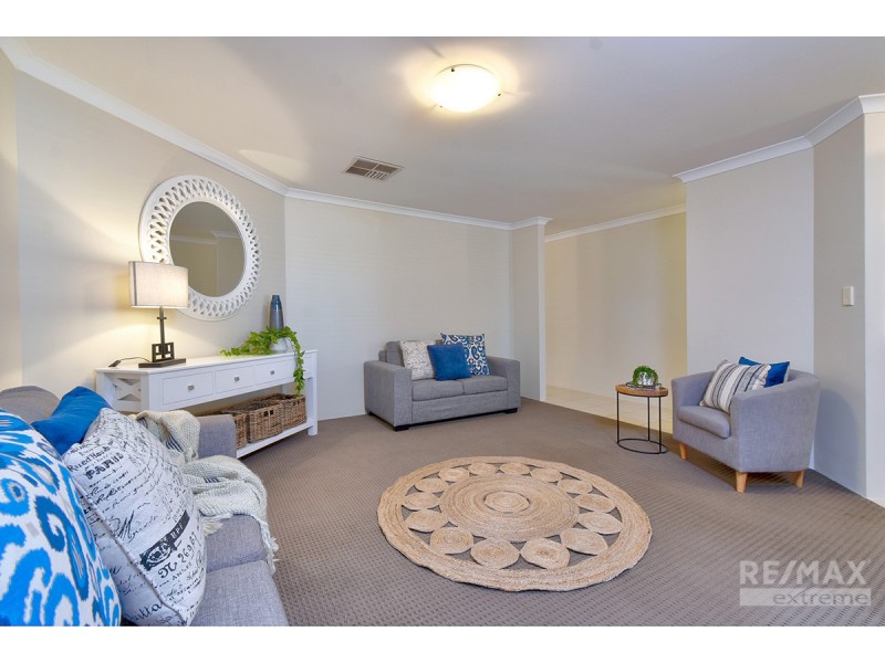11 Shiralee Bend, Carramar WA 6031