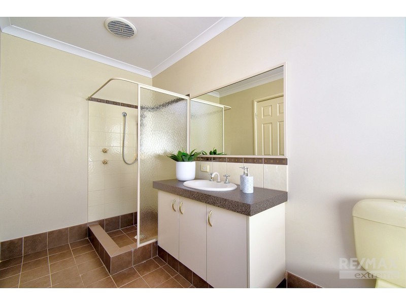 11 Shiralee Bend, Carramar WA 6031