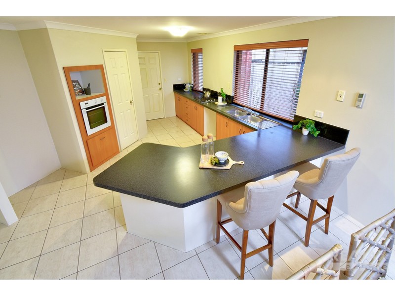 11 Shiralee Bend, Carramar WA 6031