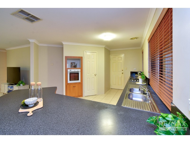 11 Shiralee Bend, Carramar WA 6031