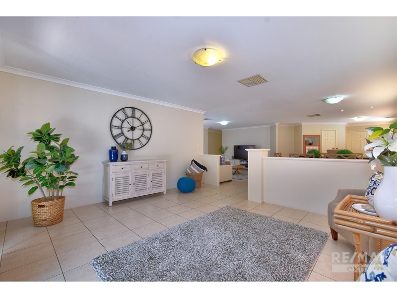 11 Shiralee Bend, Carramar WA 6031