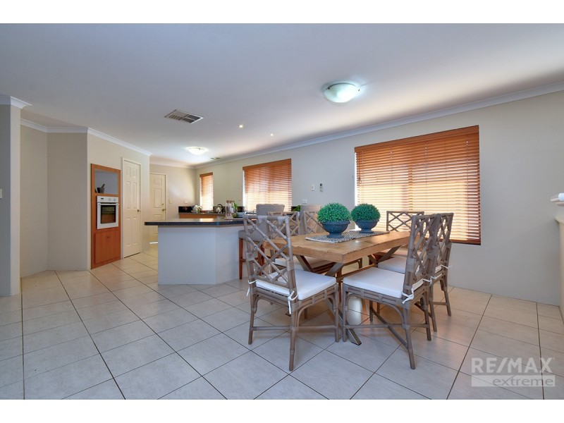 11 Shiralee Bend, Carramar WA 6031