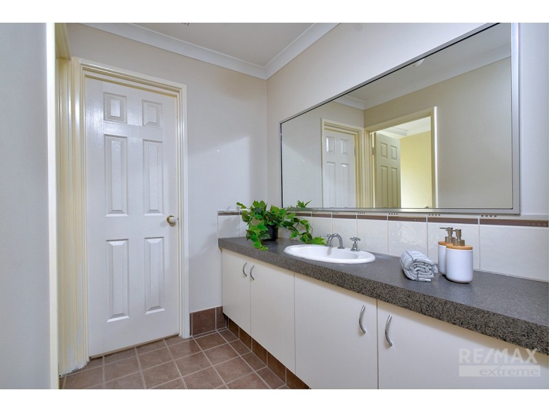 11 Shiralee Bend, Carramar WA 6031