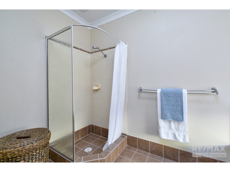 11 Shiralee Bend, Carramar WA 6031