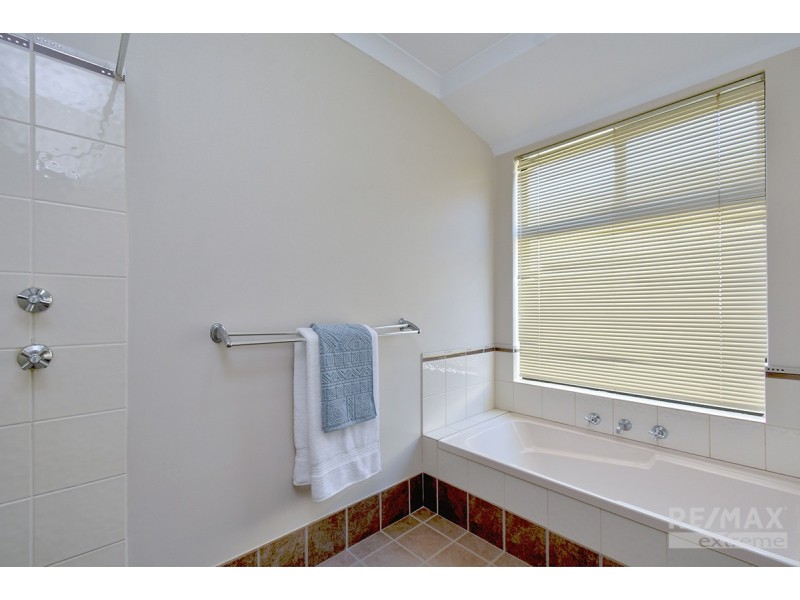 11 Shiralee Bend, Carramar WA 6031