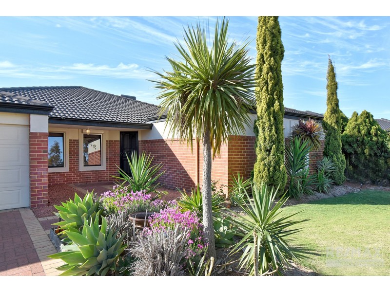 11 Shiralee Bend, Carramar WA 6031