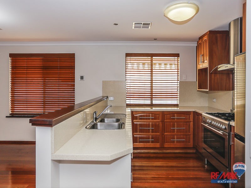 15 Greenock Gardens, Kinross WA 6028