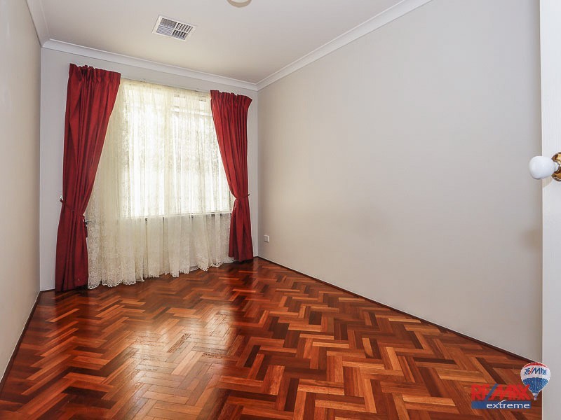 15 Greenock Gardens, Kinross WA 6028