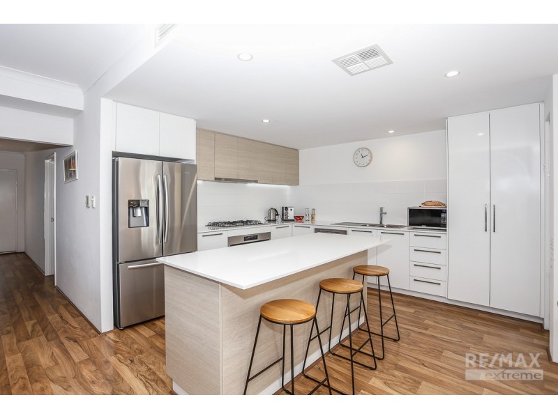 12 Broach Way, Alkimos WA 6038