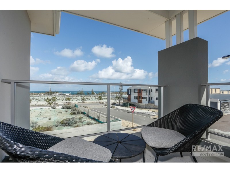 12 Broach Way, Alkimos WA 6038