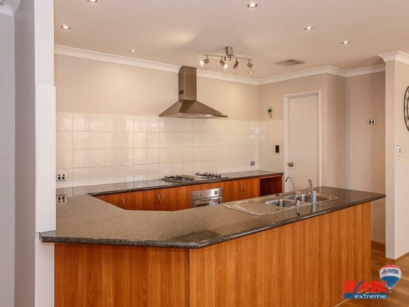 11 Westwood Meander, Carramar WA 6031