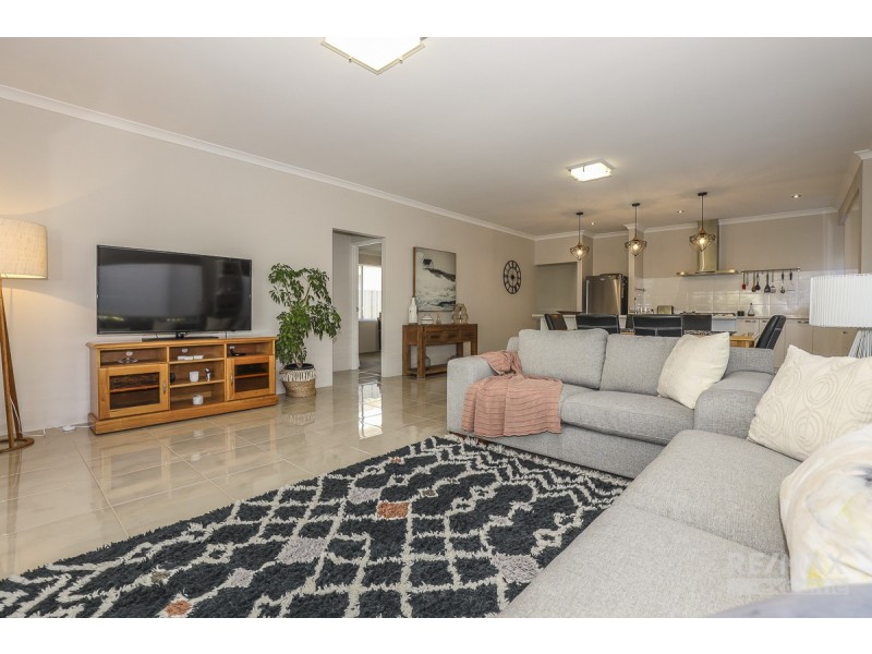 26 Roulettes Parade, Clarkson WA 6030