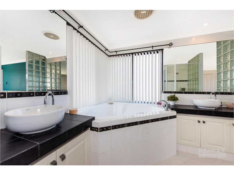 4 Jutland Rise, Ocean Reef WA 6027