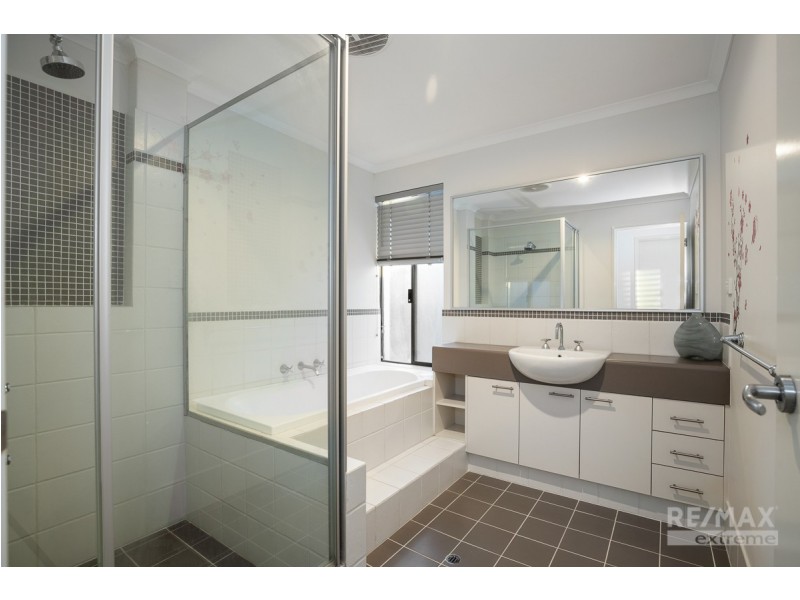 6 Yarmouth Road, Jindalee WA 6036