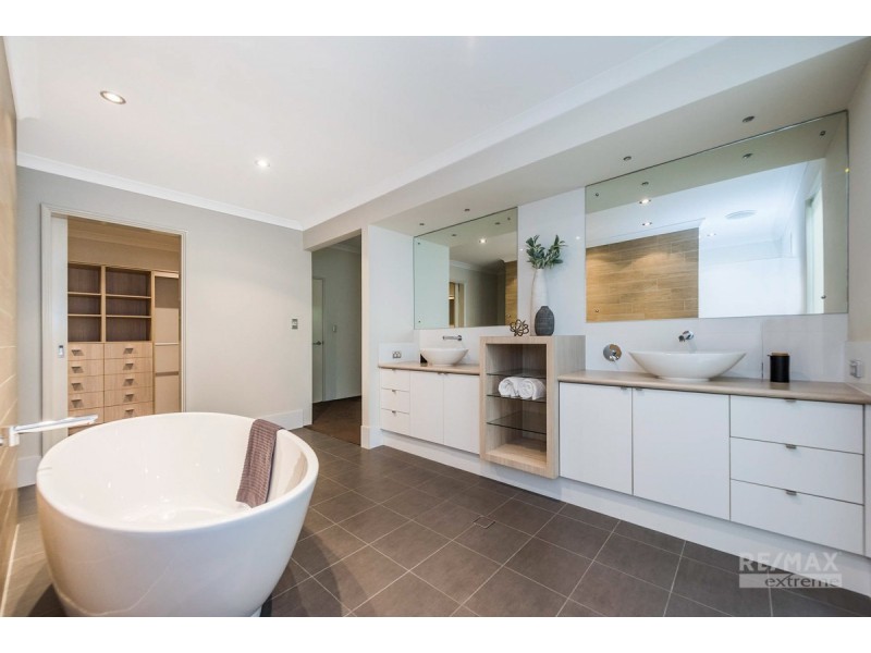 14 Adlington Way, The Vines WA 6069