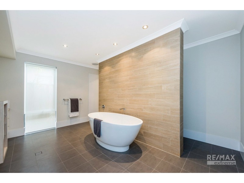 14 Adlington Way, The Vines WA 6069