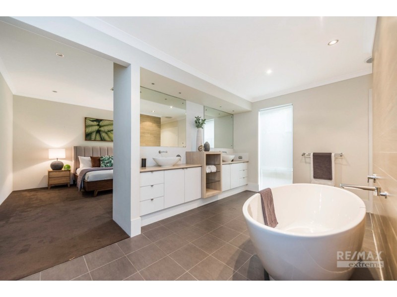14 Adlington Way, The Vines WA 6069
