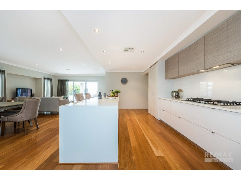 14 Adlington Way, The Vines WA 6069