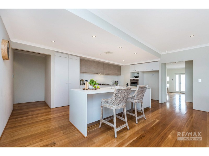 14 Adlington Way, The Vines WA 6069