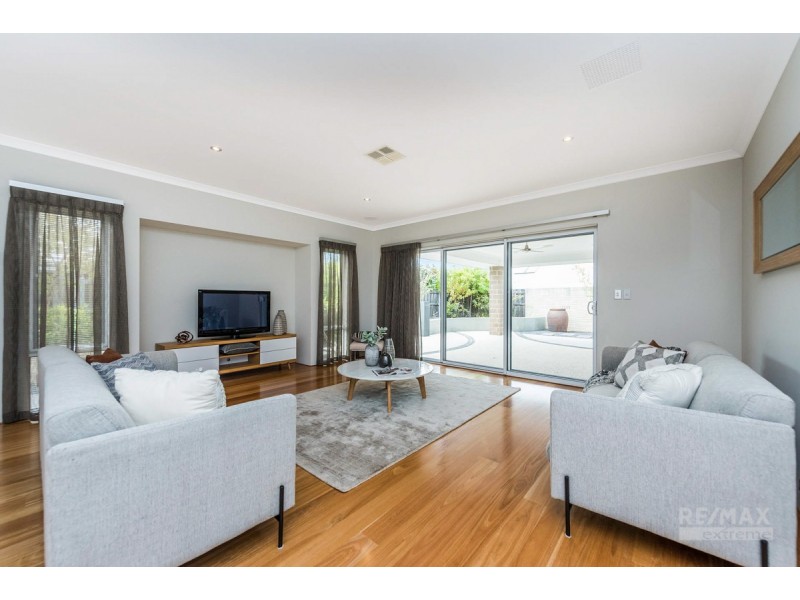 14 Adlington Way, The Vines WA 6069