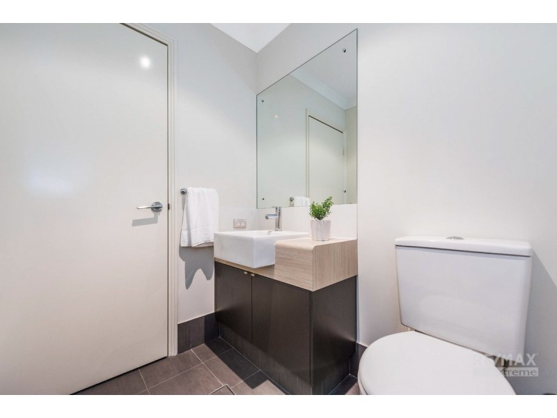 14 Adlington Way, The Vines WA 6069