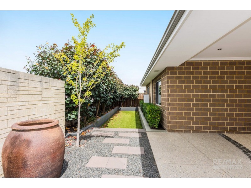 14 Adlington Way, The Vines WA 6069