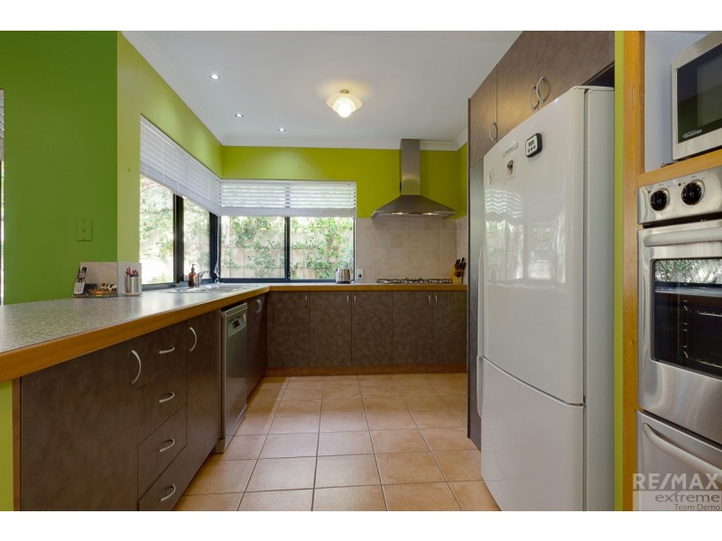 15 Lynnburn Pass, Carramar WA 6031