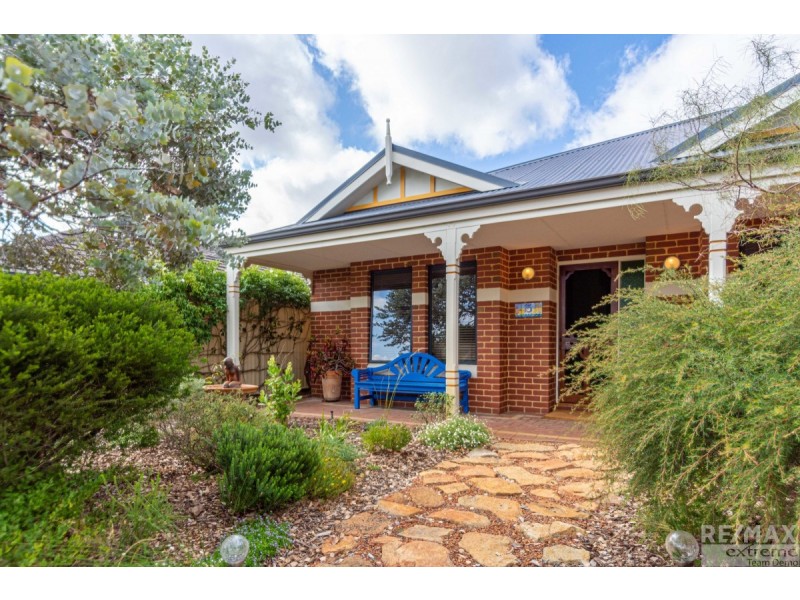 15 Lynnburn Pass, Carramar WA 6031