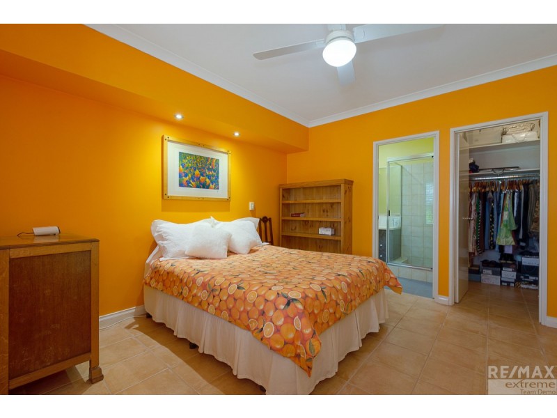 15 Lynnburn Pass, Carramar WA 6031